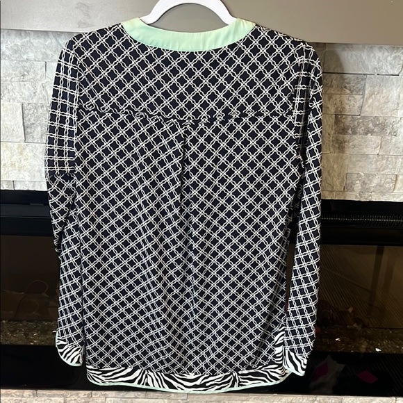 Dana Buchman Dark Navy and White V Neckline Long Sleeve Tunic Blouse size 6 - Picture 7 of 9